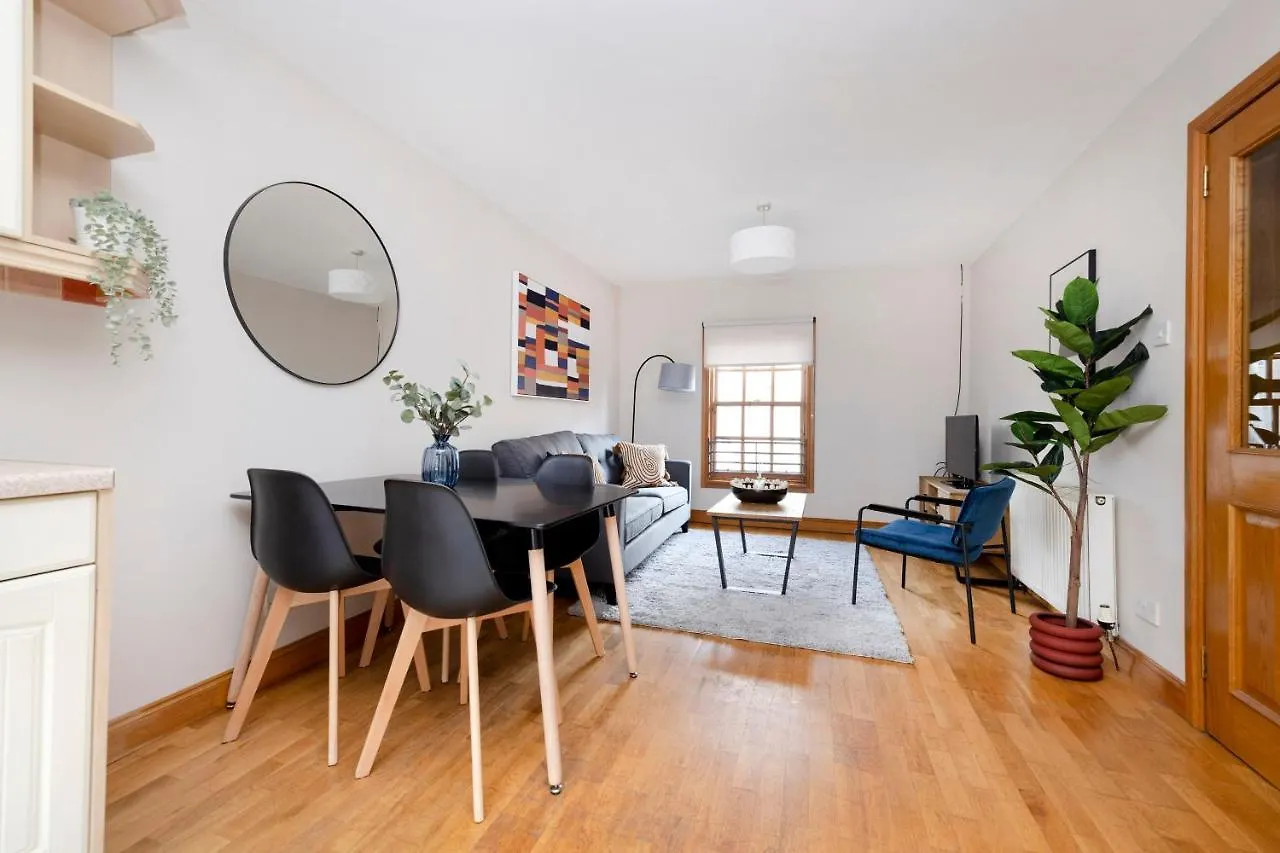 Joivy Bright And Cosy Flat Near The Scotland Gallery Edinburgh Apartment
